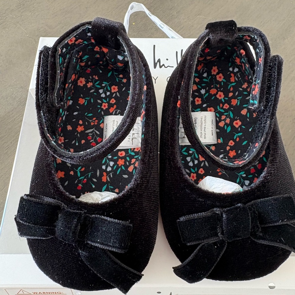 New- 2 pair of Nicole Miller stepping stones infant shoes includes sizes 0-3/3-6